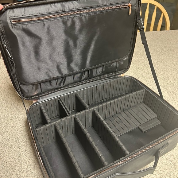 Makeup Travel Case - Picture 6 of 7